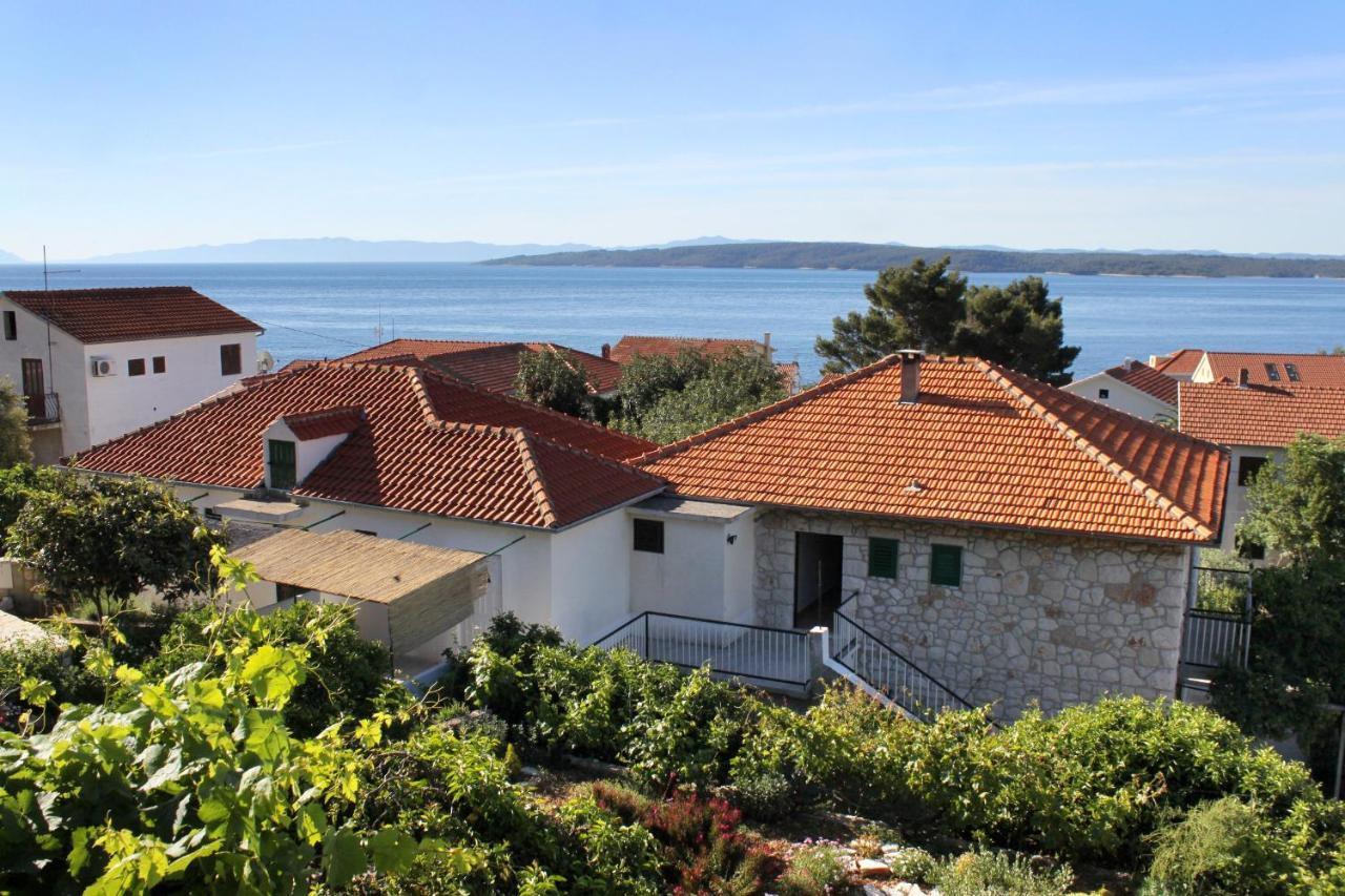 Apartments And Rooms With Parking Space Zavala, Hvar - 128 Jelsa  Buitenkant foto