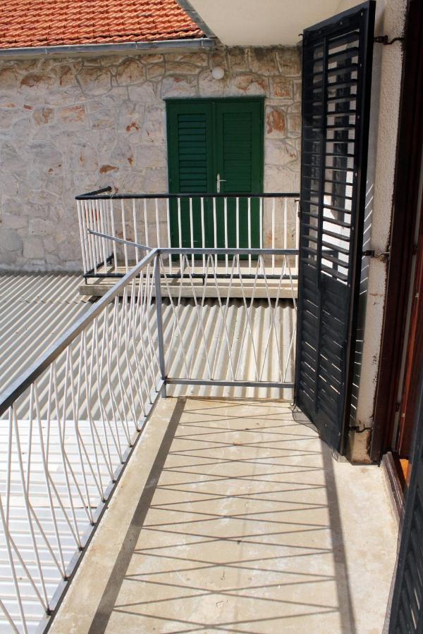 Apartments And Rooms With Parking Space Zavala, Hvar - 128 Jelsa  Buitenkant foto