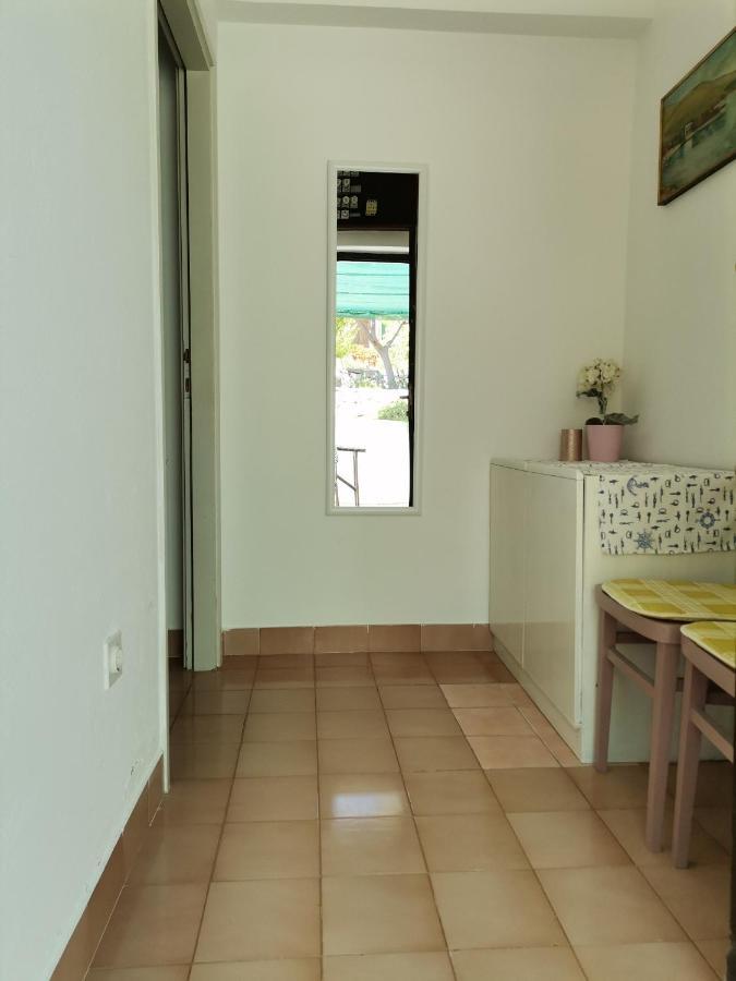 Apartments And Rooms With Parking Space Zavala, Hvar - 128 Jelsa  Buitenkant foto