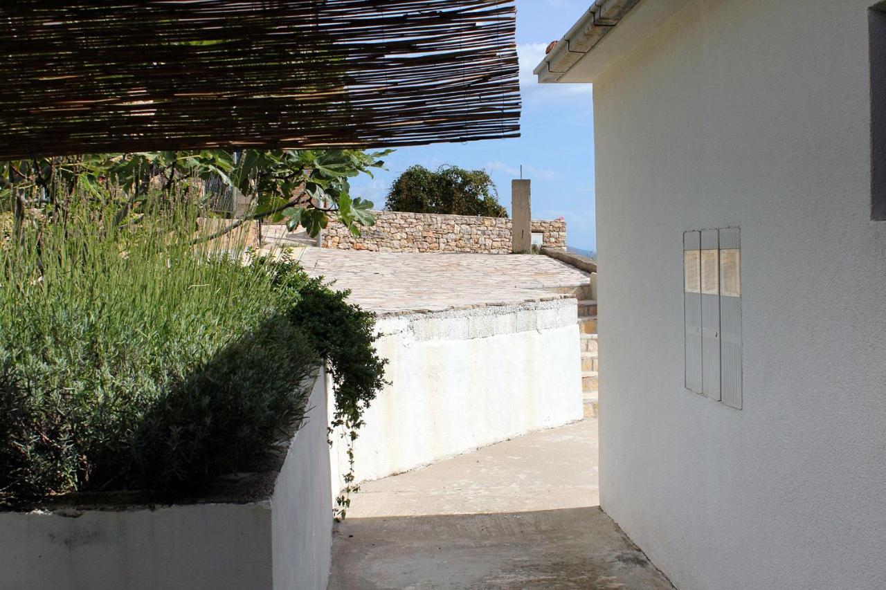 Apartments And Rooms With Parking Space Zavala, Hvar - 128 Jelsa  Buitenkant foto