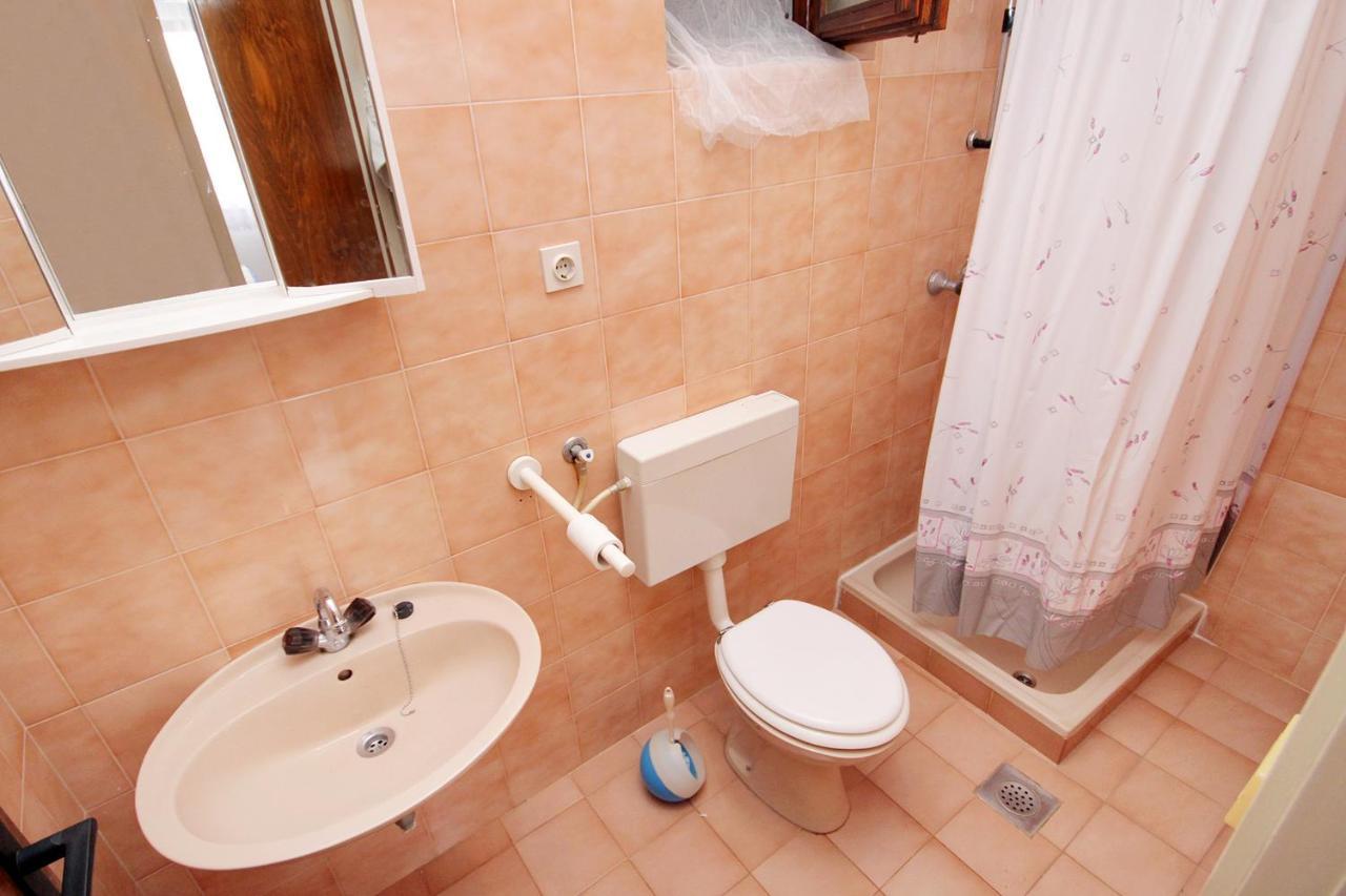 Apartments And Rooms With Parking Space Zavala, Hvar - 128 Jelsa  Buitenkant foto