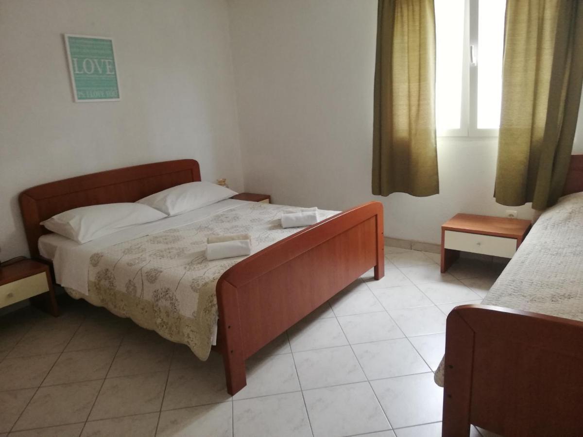 Apartments And Rooms With Parking Space Zavala, Hvar - 128 Jelsa  Buitenkant foto