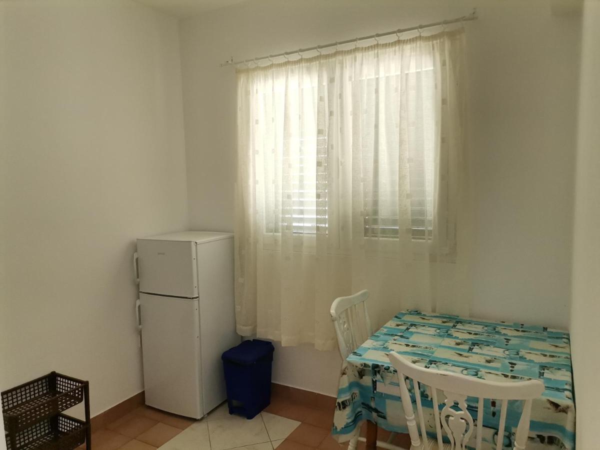 Apartments And Rooms With Parking Space Zavala, Hvar - 128 Jelsa  Buitenkant foto