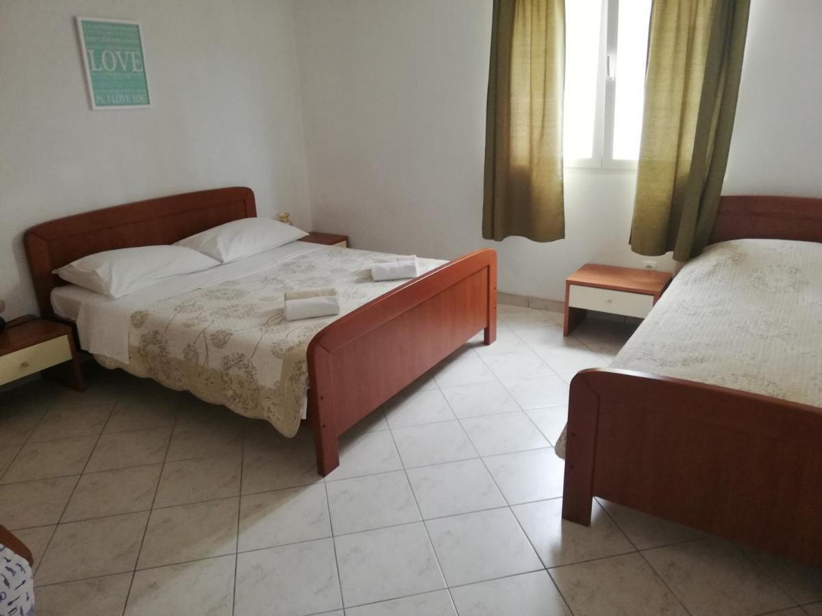 Apartments And Rooms With Parking Space Zavala, Hvar - 128 Jelsa  Buitenkant foto