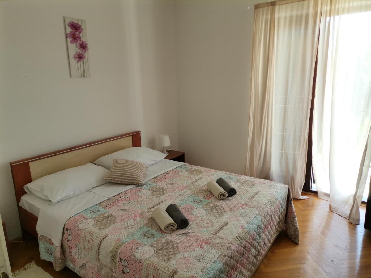 Apartments And Rooms With Parking Space Zavala, Hvar - 128 Jelsa  Buitenkant foto