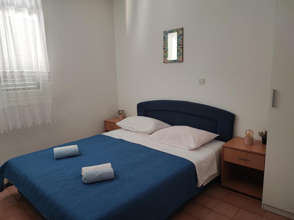Apartments And Rooms With Parking Space Zavala, Hvar - 128 Jelsa  Buitenkant foto
