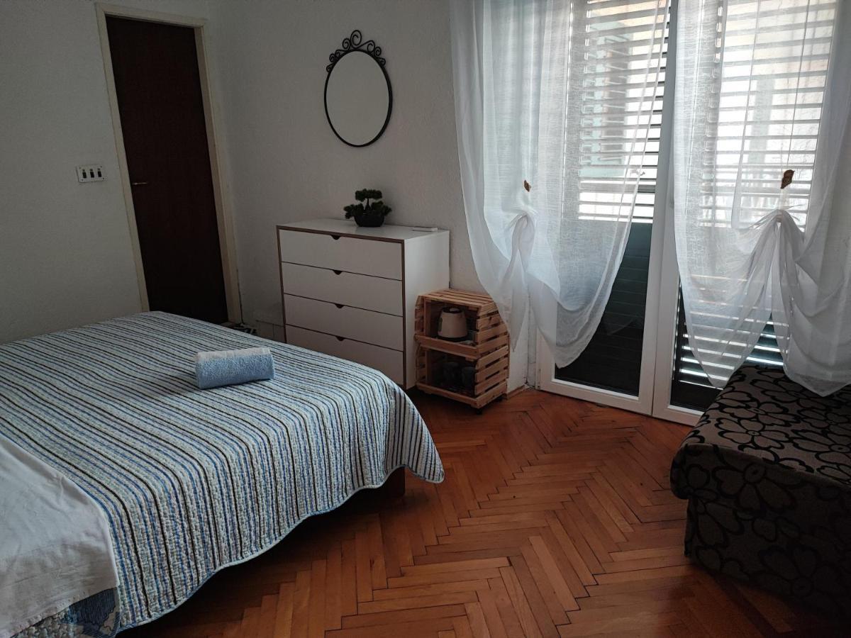 Apartments And Rooms With Parking Space Zavala, Hvar - 128 Jelsa  Buitenkant foto