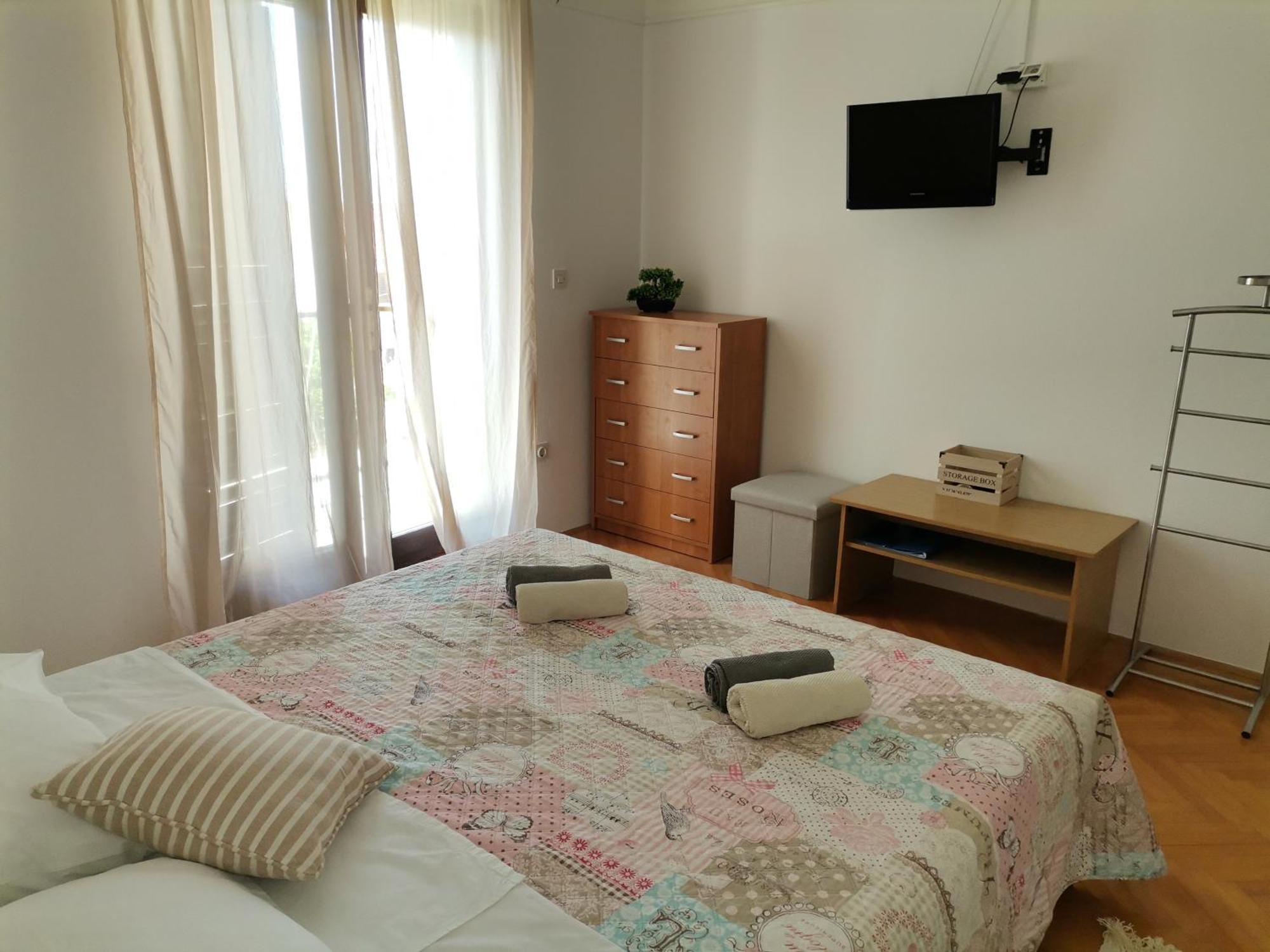 Apartments And Rooms With Parking Space Zavala, Hvar - 128 Jelsa  Kamer foto