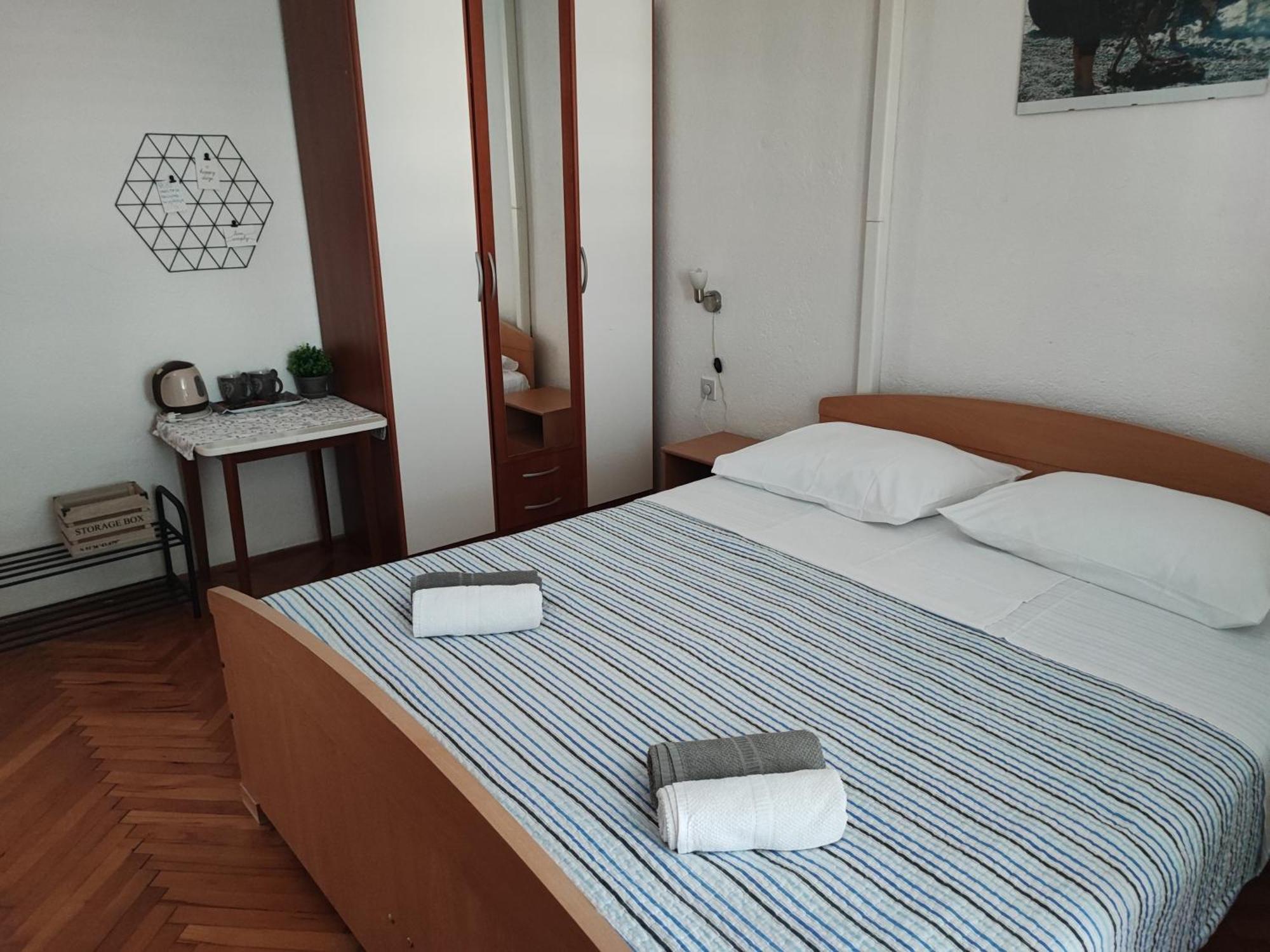 Apartments And Rooms With Parking Space Zavala, Hvar - 128 Jelsa  Kamer foto